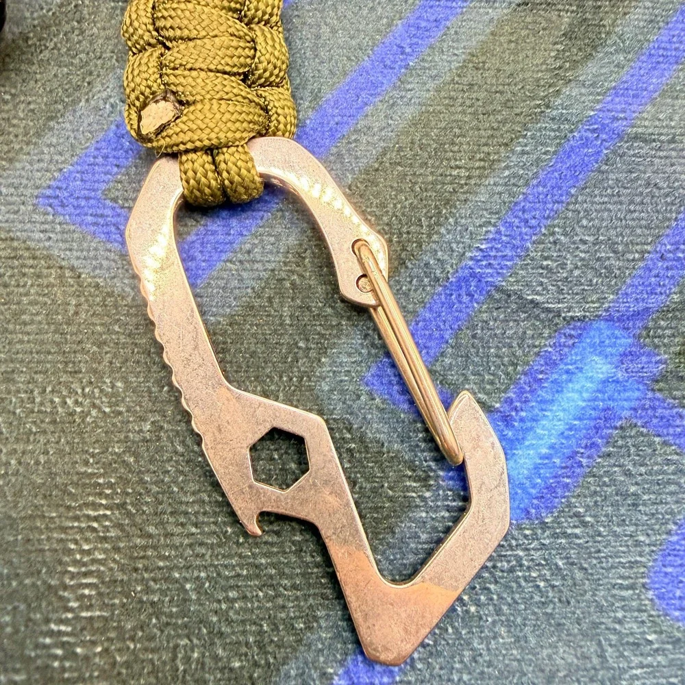 Tactical Skull Vampire Fangs EDC Multi-Tool Keychain Paracord Carabiner Opener